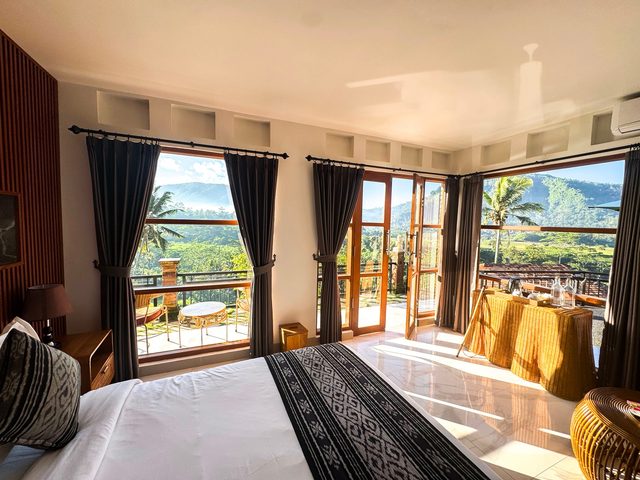 Deluxe Room with rice field view
